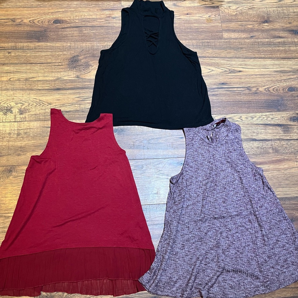 Hollister Tank Top Bundle